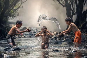 卫生间漏水怎么判断是楼上漏水(卫生间漏水注浆楼上还是楼下好)