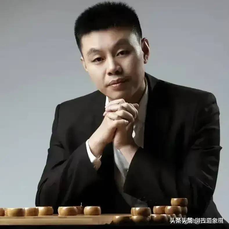 象棋棋坛，一个传奇，两位宗师，三位棋王，你认同吗？