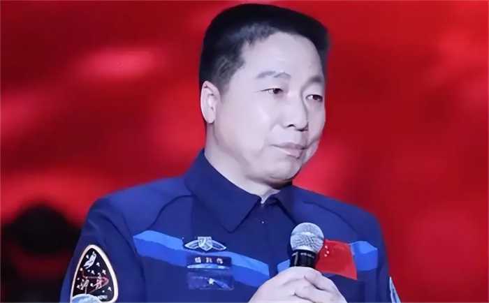 杨利伟在太空听到敲门声，后来谜底终于揭开，多亏他当时冷静