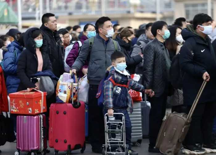 如果中国生育率继续降低，人口降至8亿，日子会更好过还是更难过