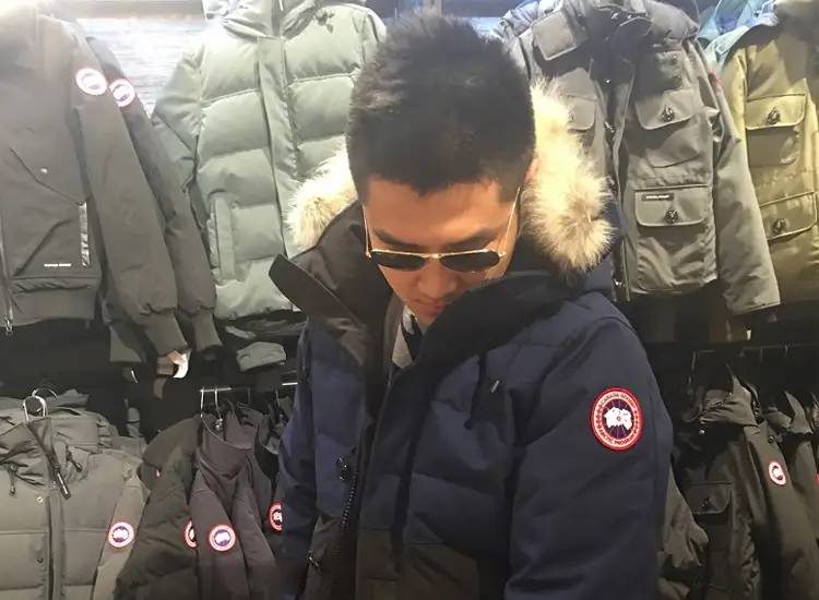 万元羽绒服是智商税吗？穿了一次加拿大鹅、Moncler，来说说感受