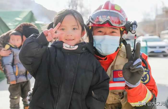 原来解放军已如此强大！一场甘肃地震救援，全景体现顶级国家实力