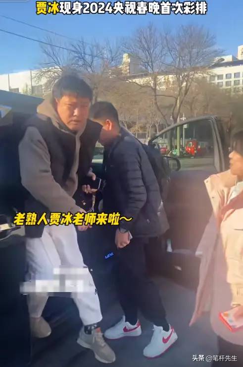 曝龙年春晚开始彩排，多个小品演员现身央视门口，有惊喜