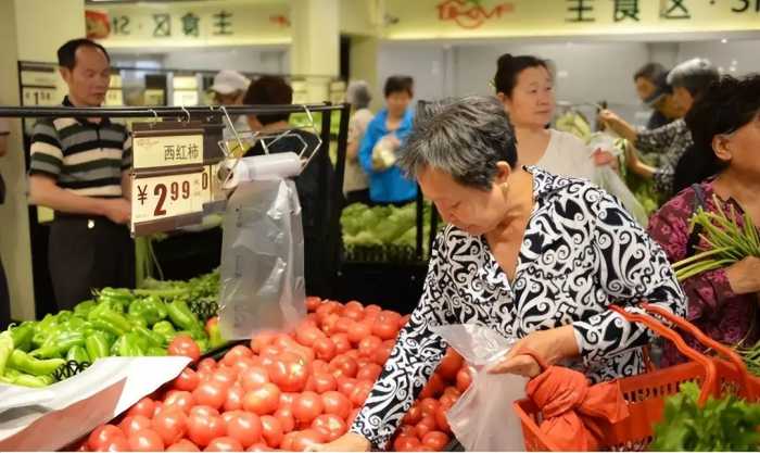 地方财政吃紧愈演愈烈，这两个现象却全国普遍，花钱大手大脚