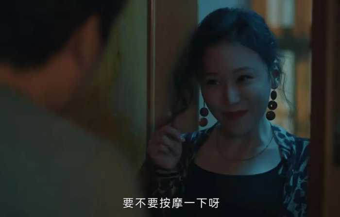 剧版《三大队》“按摩女”火了：戏里膀大腰圆，戏外堪称人间极品