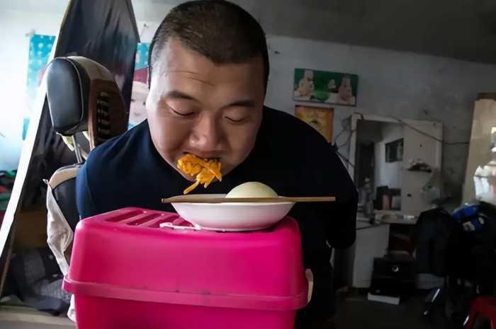 袁立东：没有手没有脚，宛如一个肉球，能娶妻生子，也能赚钱养家