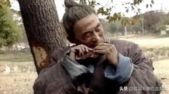 古代闹饥荒，百姓们为何放着河里的鱼虾不抓，要去吃草根、啃树皮