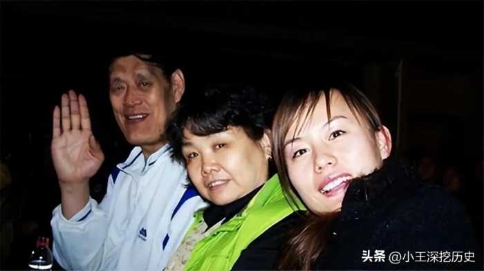 穆铁柱去世13年妻儿现状：儿女都不高都是上班族，妻子不再住平房