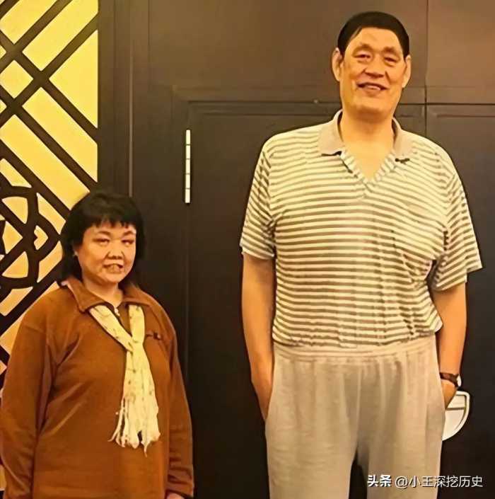 穆铁柱去世13年妻儿现状：儿女都不高都是上班族，妻子不再住平房