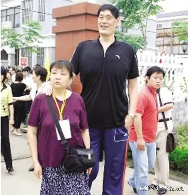 穆铁柱去世13年妻儿现状：儿女都不高都是上班族，妻子不再住平房