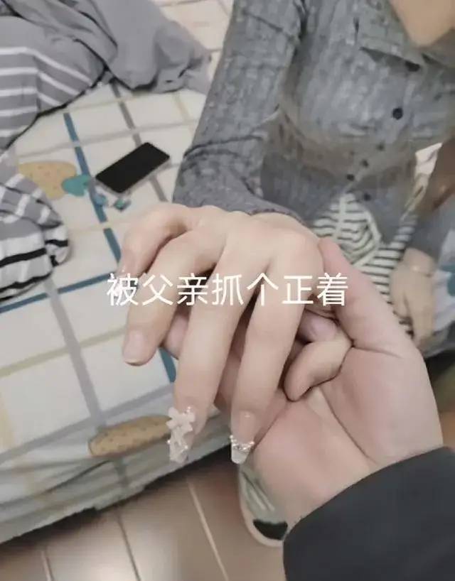 男子嫌弃女儿在家不干活，看到长相后网友：愿意做牛做马