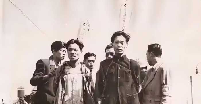 1947年，一位地主放走被捕的地下党，党员担心他，他却表示后台硬