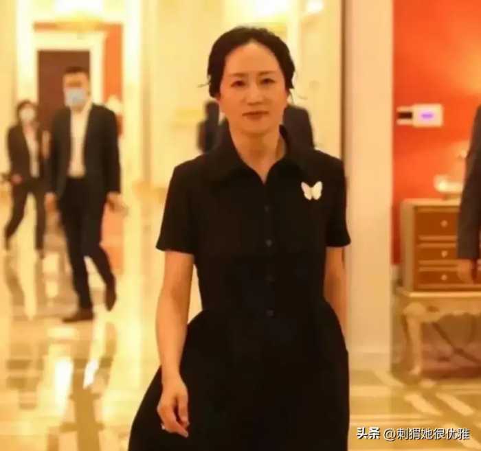 猎冰带火姚安娜，为何任正非三个子女三个姓？唯一儿子任平太低调