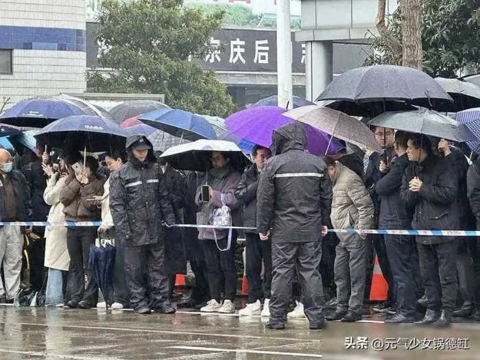 突发讣告！深扒央视发文悼念、万人雨中长街送别“他”的背后原因