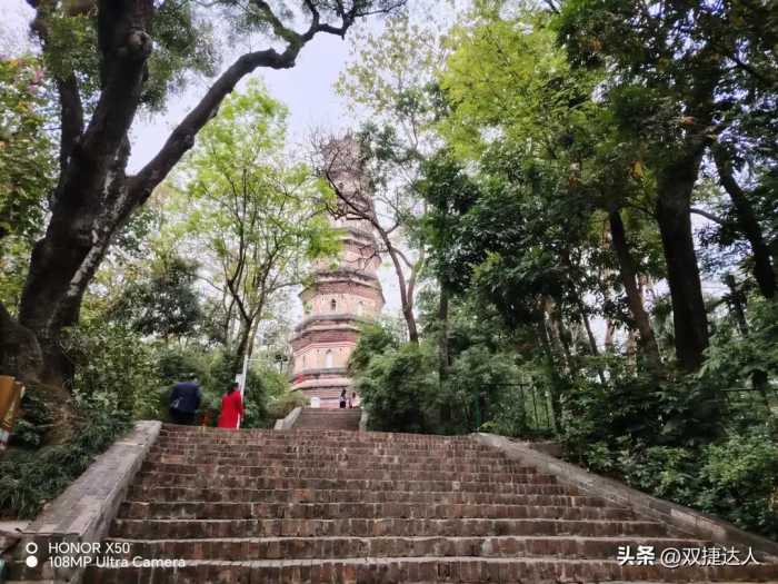 我和老伴旅居在深圳，今天来到了惠州，游览了惠州西湖