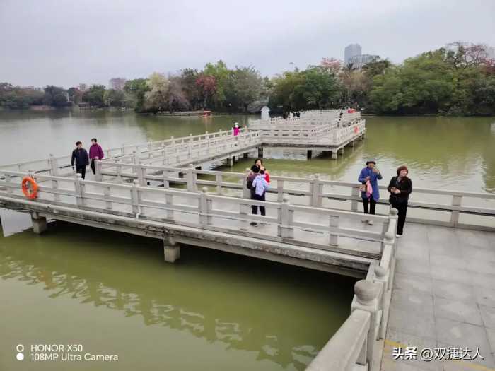 我和老伴旅居在深圳，今天来到了惠州，游览了惠州西湖