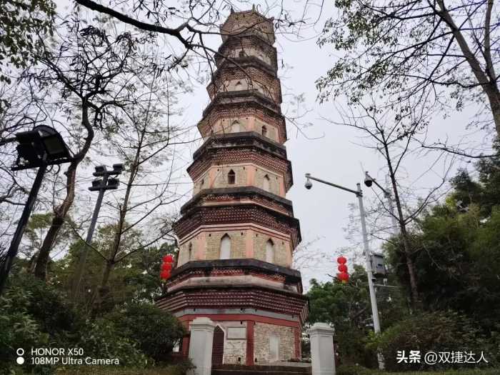 我和老伴旅居在深圳，今天来到了惠州，游览了惠州西湖