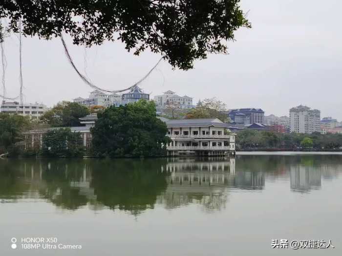 我和老伴旅居在深圳，今天来到了惠州，游览了惠州西湖