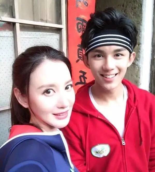 “我已长大你却未老”，两人相差18岁，9年前演母子，9年后演姐弟