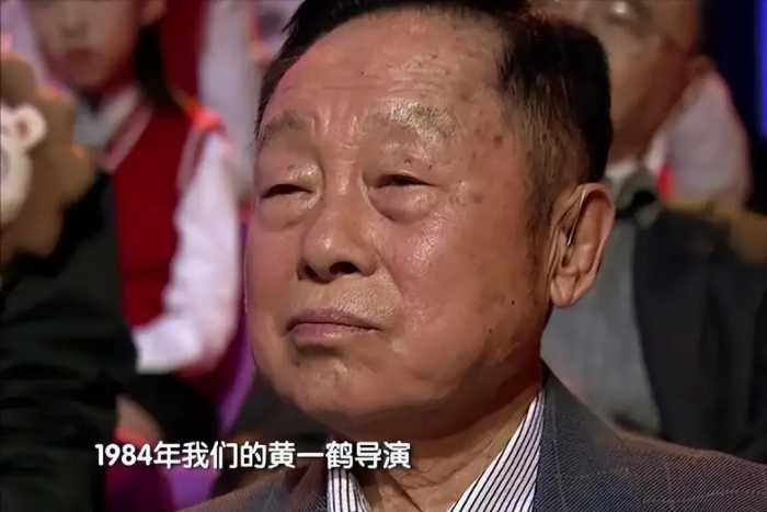 在春晚唱了一首歌惨遭封杀14年，现在身价过亿，却无偿奉献给祖国