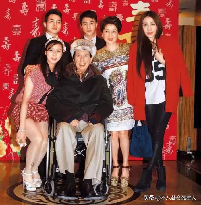 奚梦瑶4岁儿子：长得像何猷君，赌王唯一男孙，却比不上二房孙女