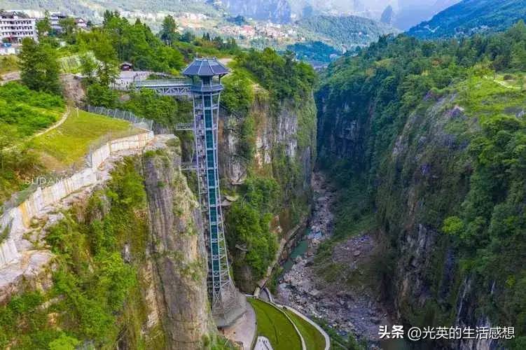 我喜欢旅游，但是有三个地方我一直没去，不管别人怎么说我都不动