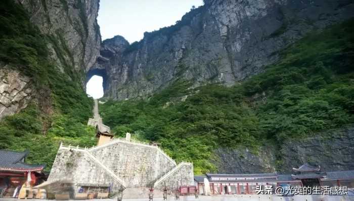 我喜欢旅游，但是有三个地方我一直没去，不管别人怎么说我都不动