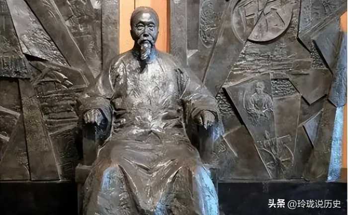 左宗棠死后，朝廷命人清点遗产，发现房产9处，白银两万五千两