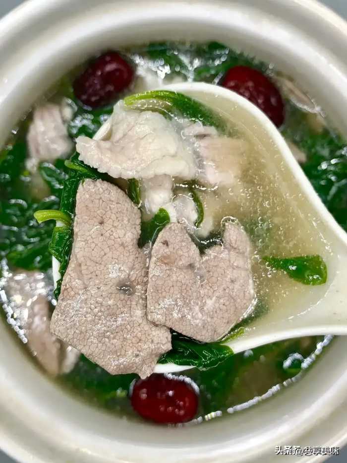 “睡不好，人易老”，提醒大家：常吃 4 种食物，助眠又安神。