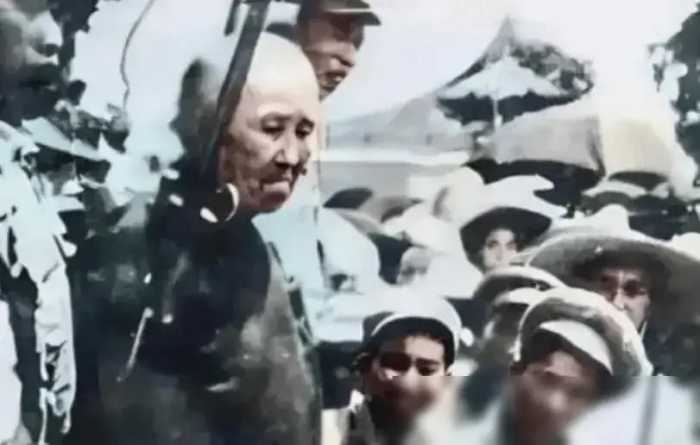 1950年双枪老太婆判死刑，毛主席：必须枪毙她