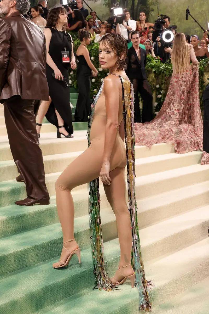 哇塞！Met Gala 众星闪耀，“裸色”礼服大战太惊艳！