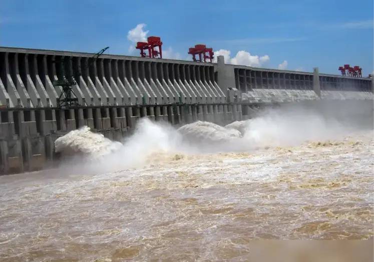 三峡大坝有可能报废？淤泥堆积超18亿吨，究竟该如何治理？