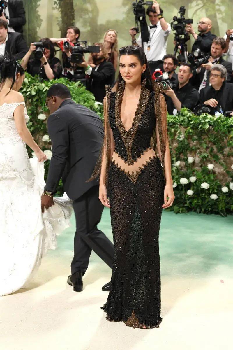 哇塞！Met Gala 众星闪耀，“裸色”礼服大战太惊艳！