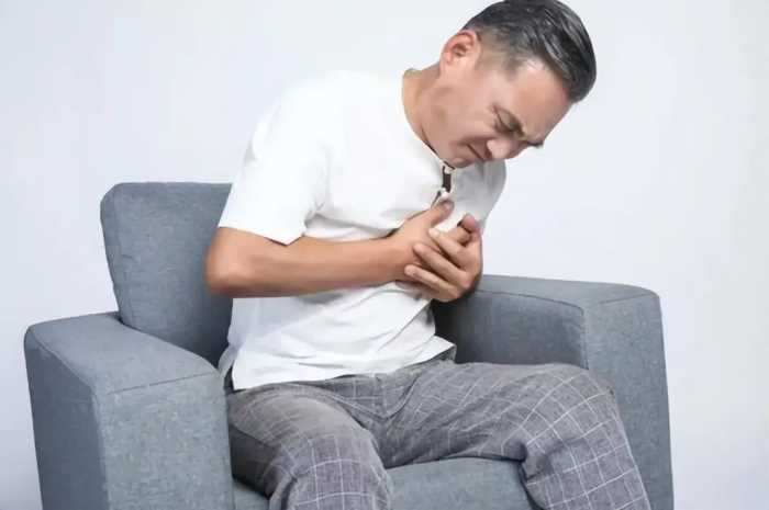 多名医生呼吁：老年人宁愿早上躺着不起，也千万不要多做这3件事