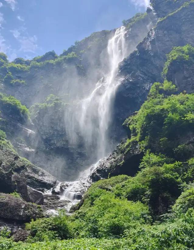 可惜！瓦屋山被砸游客去世，年仅20岁，还在上大学，景区正常开放