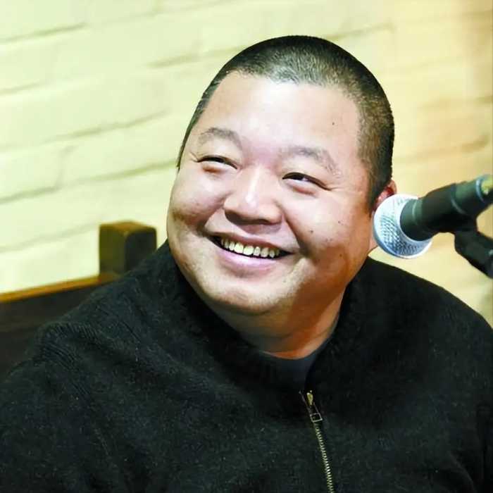 5次上春晚，被恩师夺去初夜，轻生未遂后强制堕胎，56岁无人敢娶