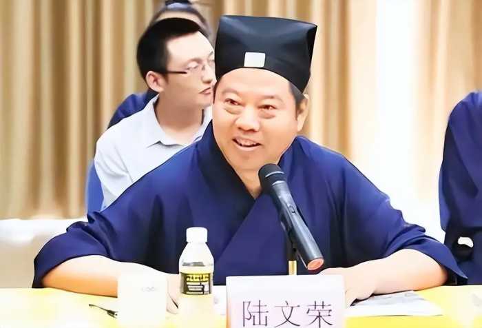 被绑架的中国留学生有多富？妈妈15家公司，道长爸爸3.75亿包山头