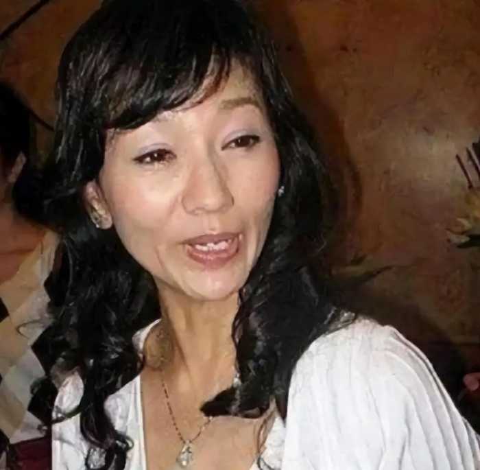 看看赵雅芝卸妆后，再看许晴、俞飞鸿卸妆后，确定是同一个人吗？