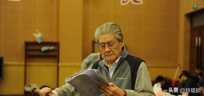 蓝天野：白天做演员，晚上做特工，隐姓埋名75年，2021年被授勋