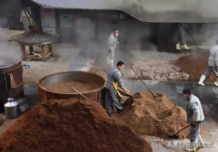 美国男子北京旅游，吃美食喝茅台，买单时暴怒：我们没这么好欺负