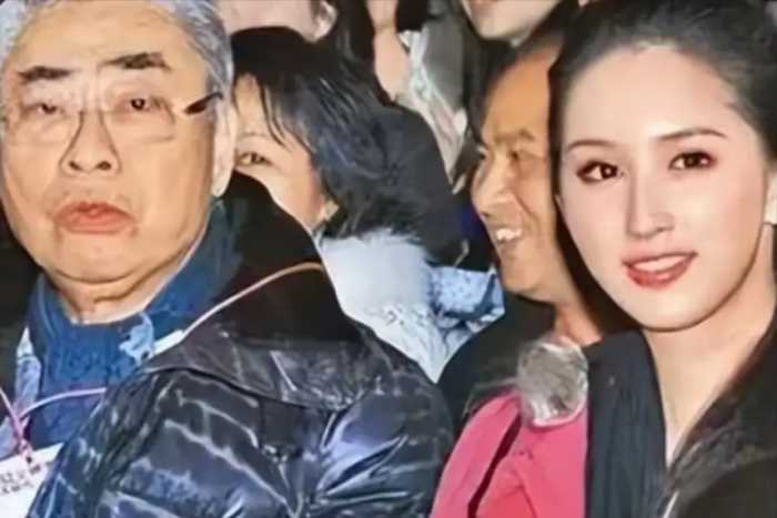 她曾是体操女神，退役后与大自己51岁干爹相恋，“媒人”竟是她爹