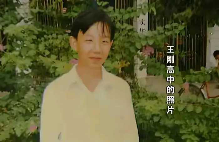 大学生躲网吧打十年游戏，2011年归家5天后离世，遗言别卖我账号