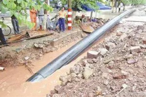 前方施工 无需绕行 钢铁街地下雨水管道改造再次用到“顶管”技术