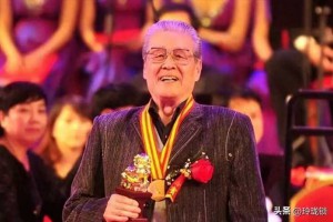 蓝天野：白天做演员，晚上做特工，隐姓埋名75年，2021年被授勋