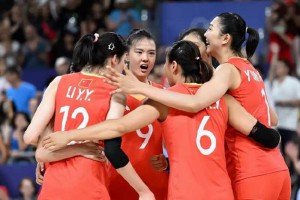 奥运会女排疯狂一夜：8强出炉！巴西全胜登顶，中国女排PK土耳其